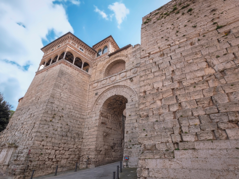 Arco Etrusco: Una puerta monumental a la antigua Perusa 3 Arco etrusco de Perugia