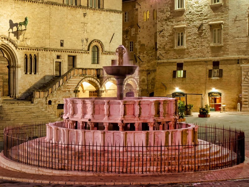 Fontana Maggiore : le cœur du charme historique de Pérouse 3 Fontana Maggiore à Pérouse