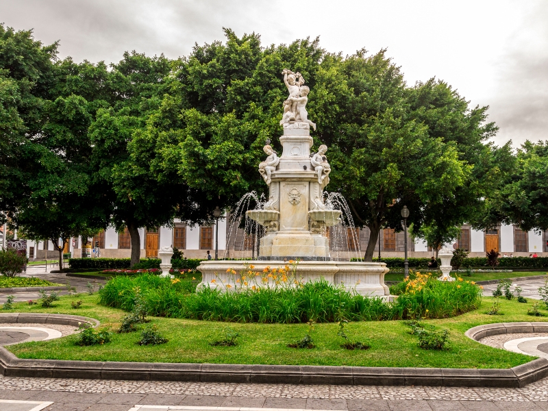Plaza de la Fuente Weyler: una joya histórica en el corazón de Santa Cruz de Tenerife 3 Fuente Plaza Weyler en Tenerife