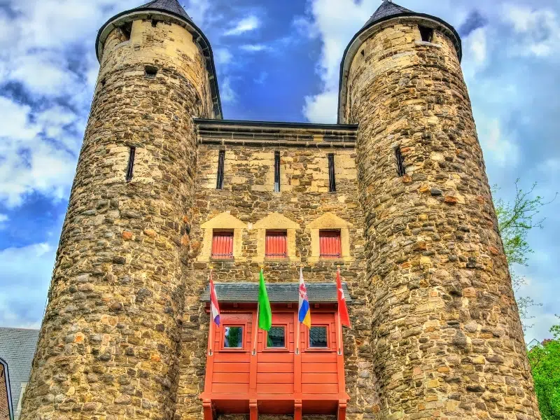 Helpoort: brama do bogatej historii Maastricht 2 Helpoort w Maastricht
