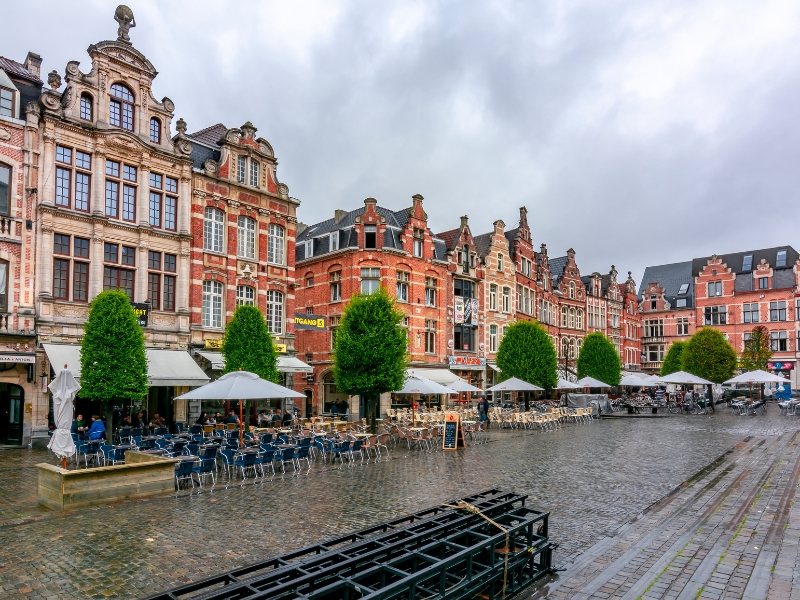 Herbert Hooverplein: Tętniący życiem plac w sercu Leuven 2 Herbert Hooverplein w Leuven