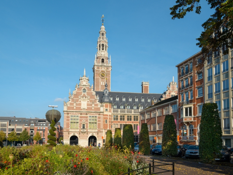 Herbert Hooverplein: Tętniący życiem plac w sercu Leuven 1 Herbert Hooverplein w Leuven