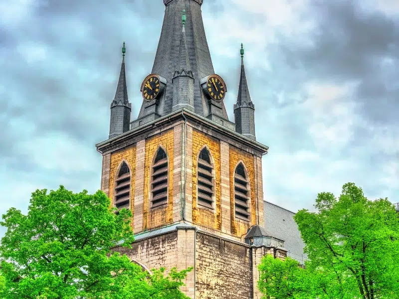 La cathédrale de Liège : Un joyau sacré au cœur du patrimoine spirituel et architectural de la ville 1 Cathédrale de Liège