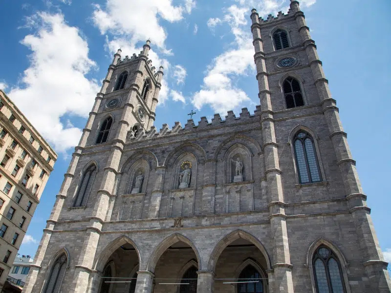 A Basílica de Notre-Dame de Montreal: Uma obra-prima do gótico 3 Basílica de Notre-Dame de Montreal