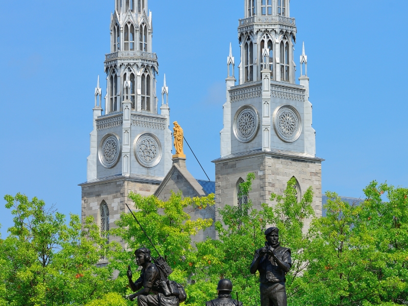 Καθεδρικός ναός Notre Dame της Οτάβα: Dômâtre de Notre Dame: Ένα μεγαλοπρεπές σύμβολο πίστης στην πρωτεύουσα του Καναδά 3 Καθεδρικός ναός Notre Dame της Οτάβα