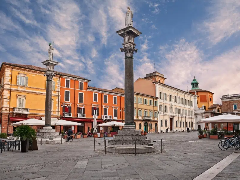 Piazza del Popolo : Le cœur battant de la vie historique de Ravenne 3 Piazza del Popolo à Ravenne