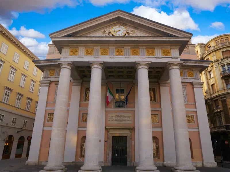 Piazza della Borsa: el elegante alma financiera de Trieste 1 Plaza de la Borsa de Trieste