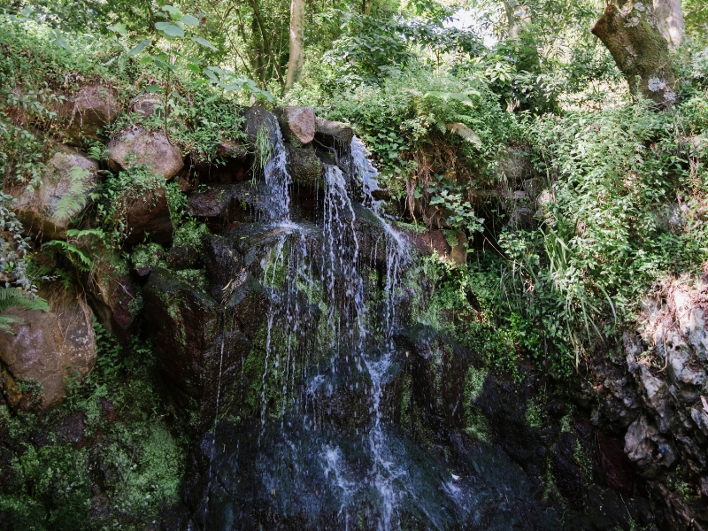Pisoes waterval: Een waterval in Sintra 1 Pisoes waterval in Sintra