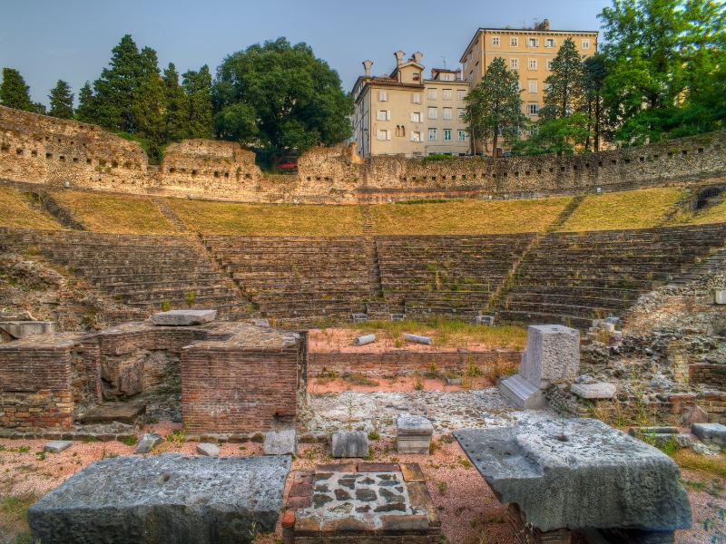 Teatro Romano de Trieste: Um palco intemporal no coração da cidade 2 Teatro Romano de Trieste