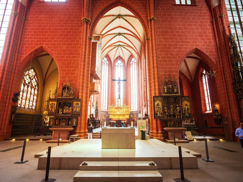 De Sint-Bartholomeuskerk: Een Romaans meesterwerk in het hart van Luik 2 Sint-Bartholomeuskerk in Luik