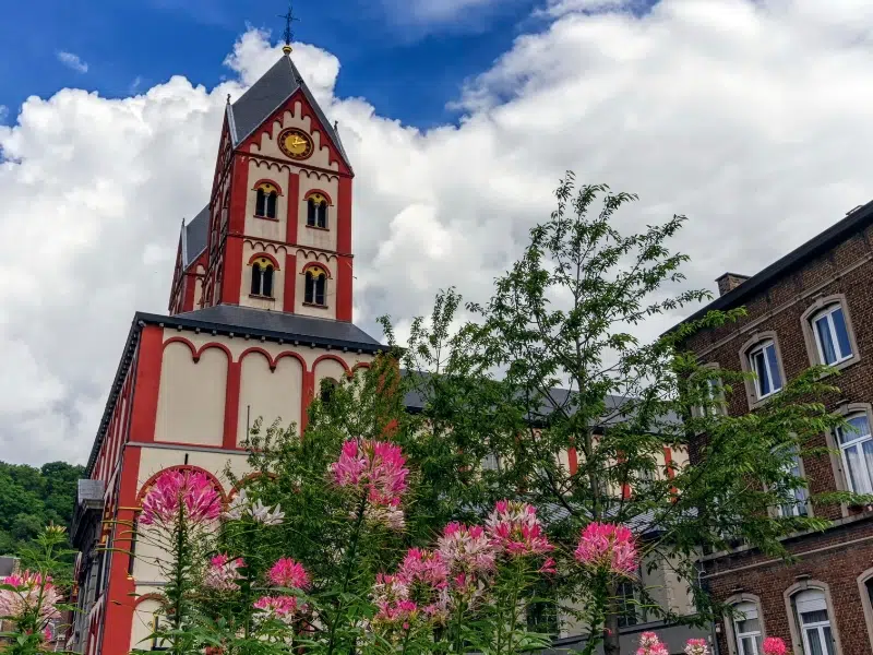 De Sint-Bartholomeuskerk: Een Romaans meesterwerk in het hart van Luik 1 Sint-Bartholomeuskerk in Luik