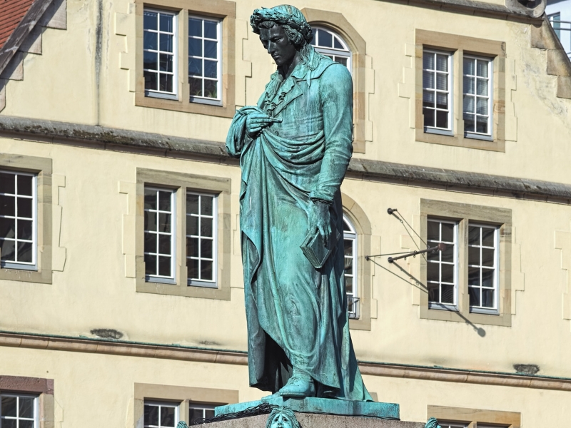 Schillerplatz: Ein historischer Platz im kulturellen Herzen von Stuttgart 2 Schillerplatz in Stuttgart
