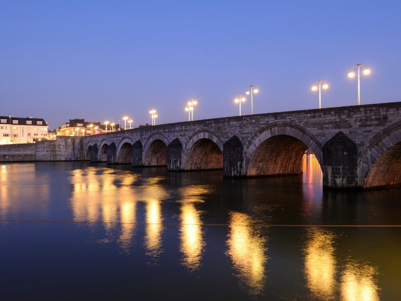 Sint Servaasbrug: A Historic Landmark in Maastricht 3 Sint Servaasbrug in Maastricht