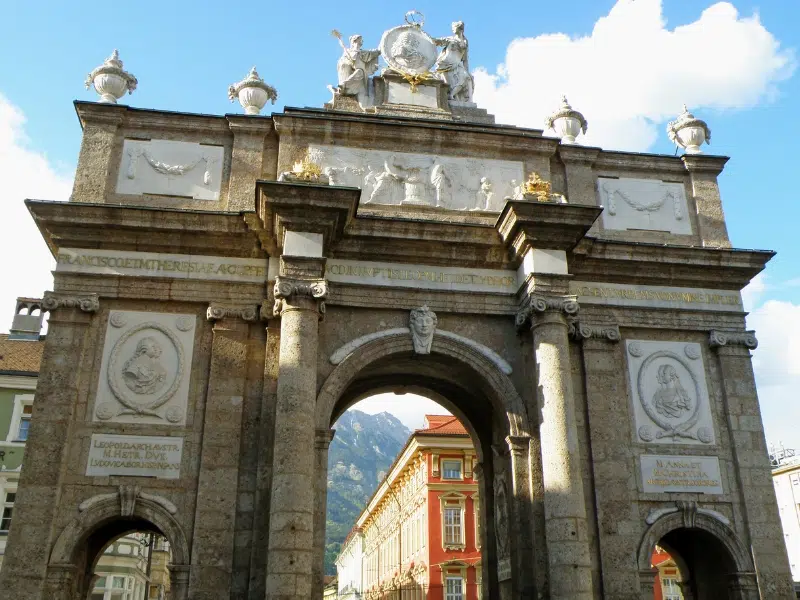 Triomfpoorten: Een monument van majesteit en herinnering in Innsbruck 2 Triomfforte in Innsbruck