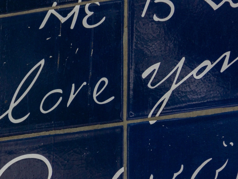 Mauer der Liebe: Ein Mosaik der Zuneigung in Montmartre 2 Mauer der Liebe auf dem Montmartre