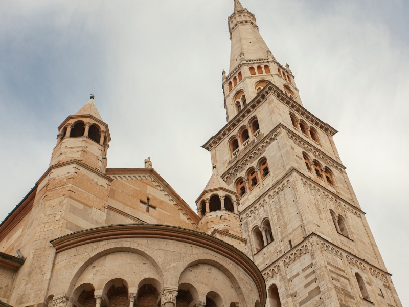 Torre Civica Ghirlandina in Modena: Een torenhoog symbool van geschiedenis en identiteit 2 Torre Civica Ghirlandina in Modena