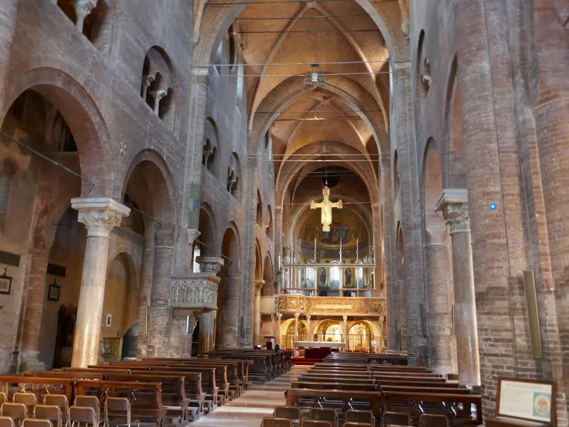 L'église Saint-François : Un trésor spirituel et artistique au cœur de Modène 2 Église Saint-François de Modène