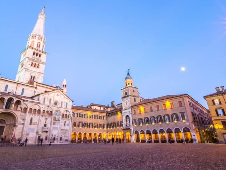 Scoprire Piazza Grande: Il cuore culturale di Modena