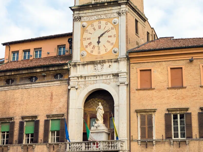 Piazza Grande: The Beating Heart of Modena's Cultural and Civic Life 2 Piazza Grande in Modena