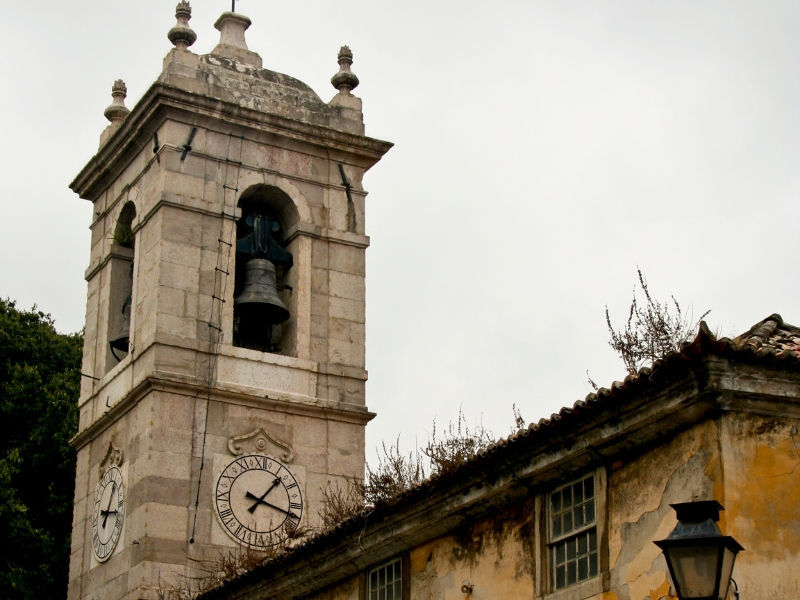 De Sint-Martinuskerk: Een standvastig baken in het landschap van Sintra 2 Sint-Martinuskerk in Sintra