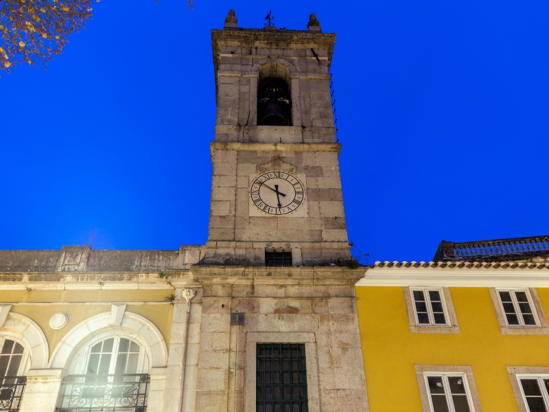 De Sint-Martinuskerk: Een standvastig baken in het landschap van Sintra 1 Sint-Martinuskerk in Sintra