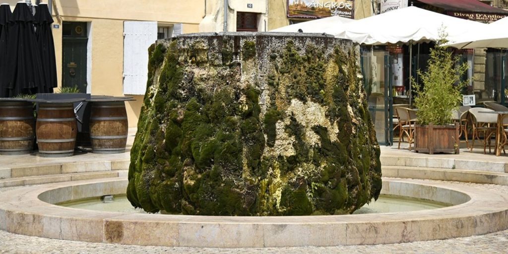 Η σύγχρονη γοητεία του Fontaine des Cardeurs στην Aix-en-Provence: 3 Fontaine des Cardeurs σε Aix-en-Provence