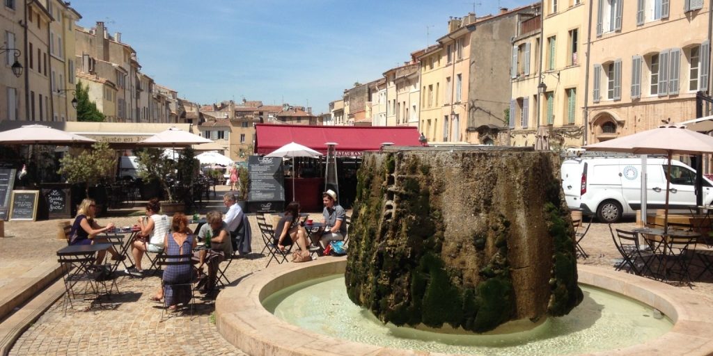 Η σύγχρονη γοητεία του Fontaine des Cardeurs στην Aix-en-Provence: 1 Fontaine des Cardeurs σε Aix-en-Provence