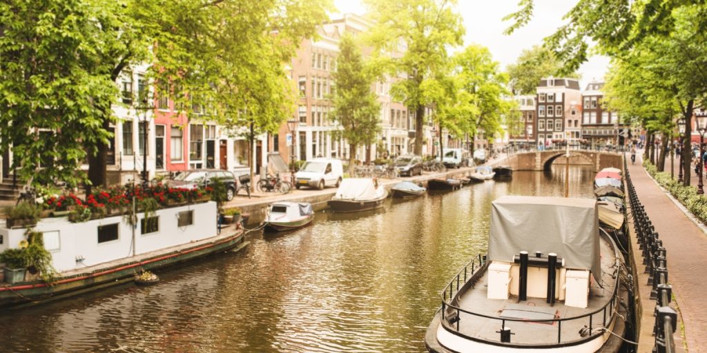 The Jordaan Neighbourhood in Amsterdam: From Working-Class Roots to Bohemian Chic 2 Jordaan Neighbourhood in Amsterdam