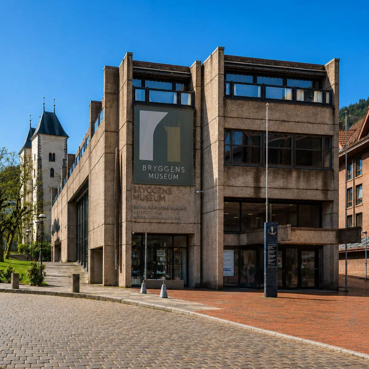 Schnitzeljagd und selbstgeführte Tour durch Bergen 4 Das Bryggens Museum bietet eine faszinierende Reise durch die mittelalterliche Geschichte Bergens und zeigt archäologische Schätze und Artefakte, die unter dem historischen Stadtteil Bryggen gefunden wurden.