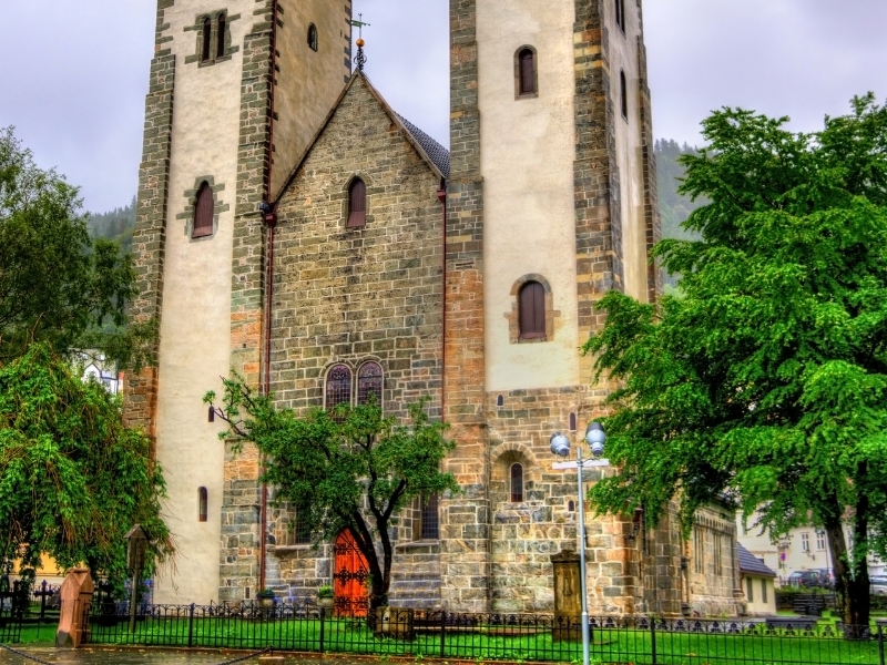 L'église Sainte-Marie de Bergen : une pierre témoin des siècles 1 Église Sainte-Marie à Bergen