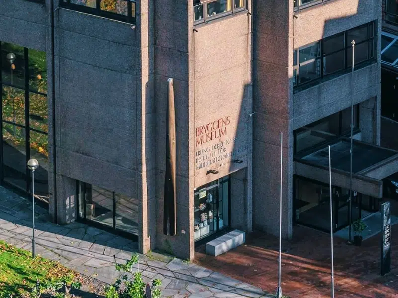 Muzeum Bryggens w Bergen: gdzie historia miasta wyrasta z ziemi 1 Muzeum Bryggens w Bergen