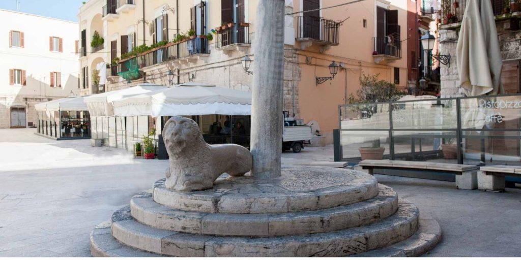 Piazza Mercantile em Bari: o coração duradouro do comércio e da justiça 4 Piazza Mercantile em Bari
