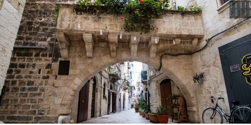 Arco Meraviglia in Bari: een middeleeuwse poort naar verborgen wonderen 3 Arco Meraviglia in Bari