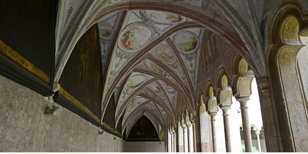 La iglesia franciscana de Bolzano: Un tranquilo refugio de arte gótico 3 Iglesia franciscana de Bolzano
