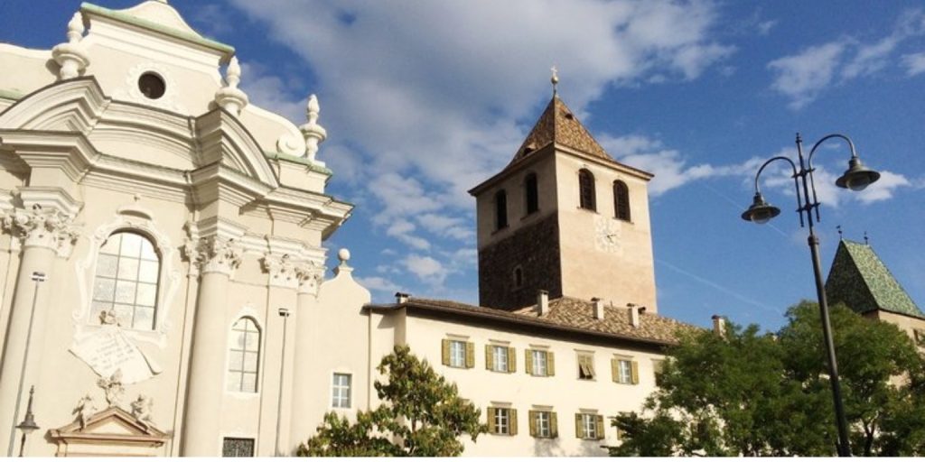 La iglesia franciscana de Bolzano: Un tranquilo refugio de arte gótico 2 Iglesia franciscana de Bolzano