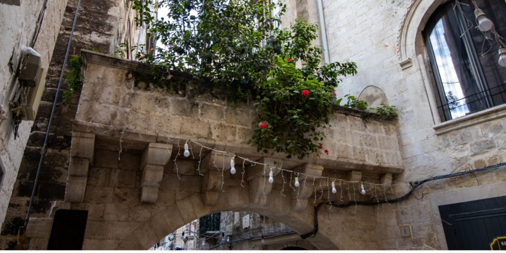 Arco Meraviglia in Bari: een middeleeuwse poort naar verborgen wonderen 4 Arco Meraviglia in Bari