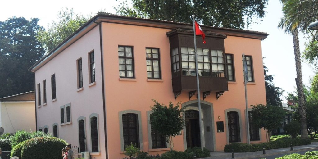 Muzeum Domu Atatürka w Antalyi: Hołd dla wizjonerskiego przywódcy 2 Muzeum Domu Atatürka w Antalyi