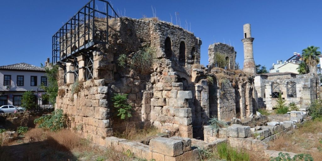O minarete partido da Mesquita Korkut em Antalya: Uma tapeçaria histórica em camadas 3 Minarete partido da mesquita de Korkut