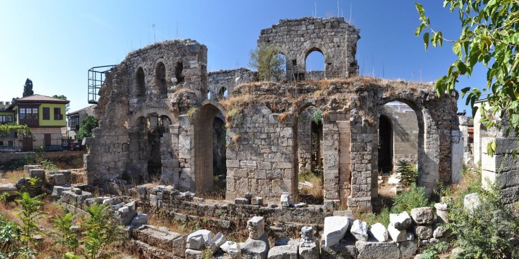 O minarete partido da Mesquita Korkut em Antalya: Uma tapeçaria histórica em camadas 2 Minarete partido da mesquita de Korkut