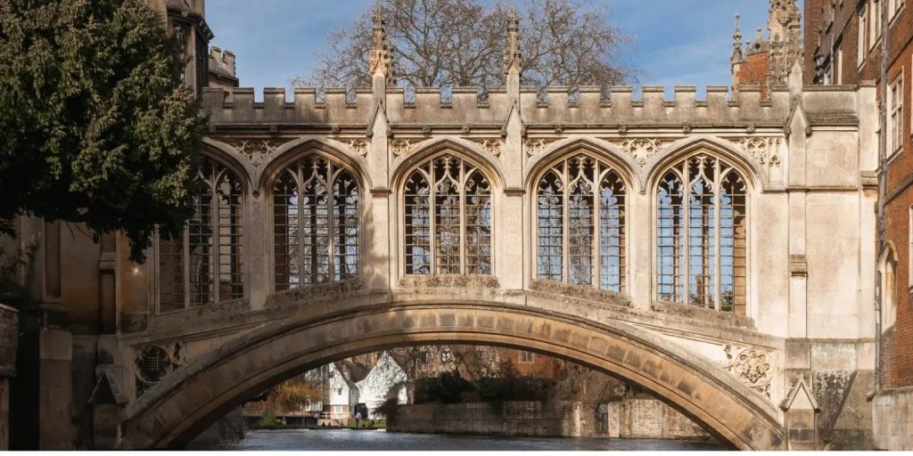 A Ponte dos Suspiros em Cambridge: Um ícone gótico no Cam 1 A Ponte dos Suspiros em Cambridge