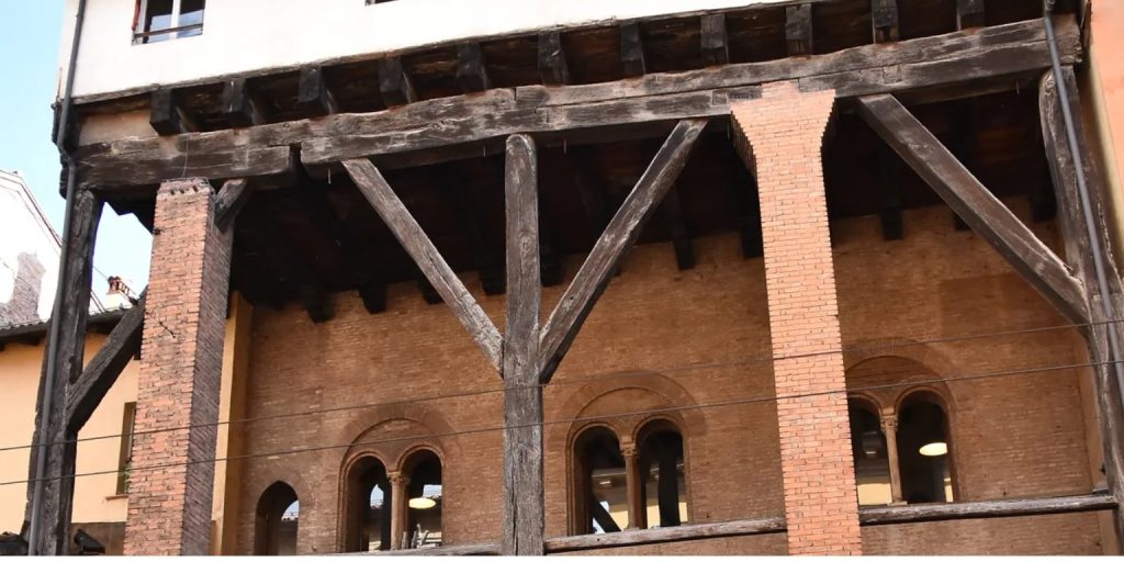 De drie pijlen in Bologna: een fluistering van legende en intrige 2 Drie pijlen in Bologna