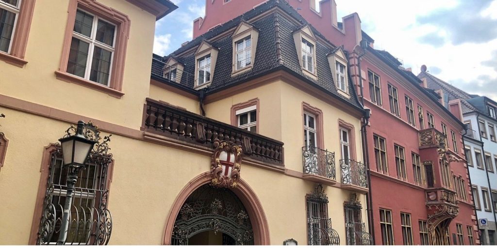 Haus zum Walfisch in Freiburg: Ein Meisterwerk der Renaissance mit einer bewegten Vergangenheit 1 Haus zum Walfisch in Freiburg