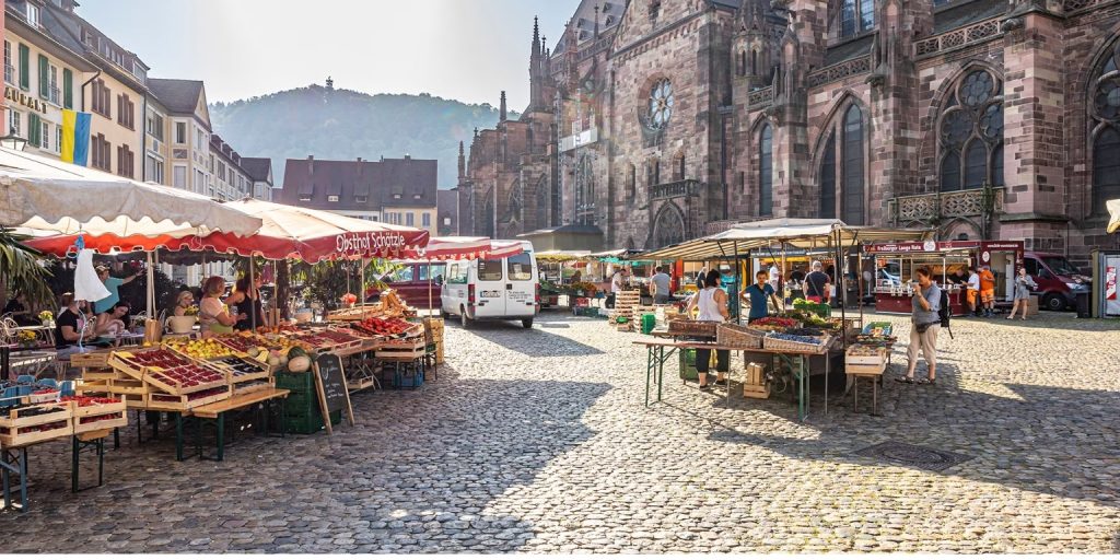 Münsterplatz à Fribourg : Le cœur vibrant d'une ville historique 1 Münsterplatz à Fribourg