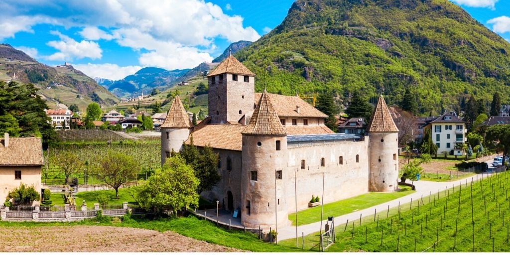 Schloss Mareccio in Bozen: Ein mittelalterliches Kleinod inmitten von Weinbergen 1 Schloss Mareccio in Bozen