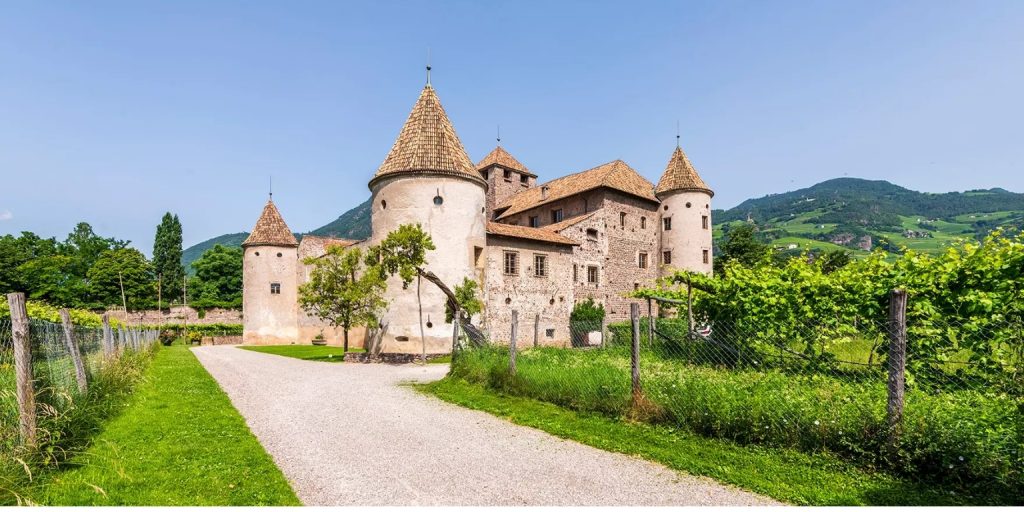 Schloss Mareccio in Bozen: Ein mittelalterliches Juwel inmitten von Weinbergen 2 Schloss Mareccio in Bozen