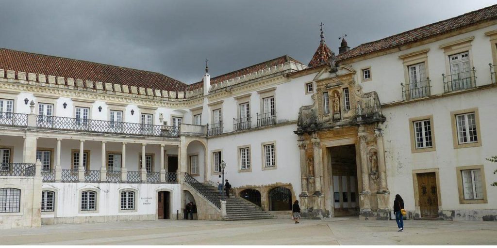 Porta Férrea à Coimbra : la grande porte de la tradition universitaire 2 Porta Férrea à Coimbra