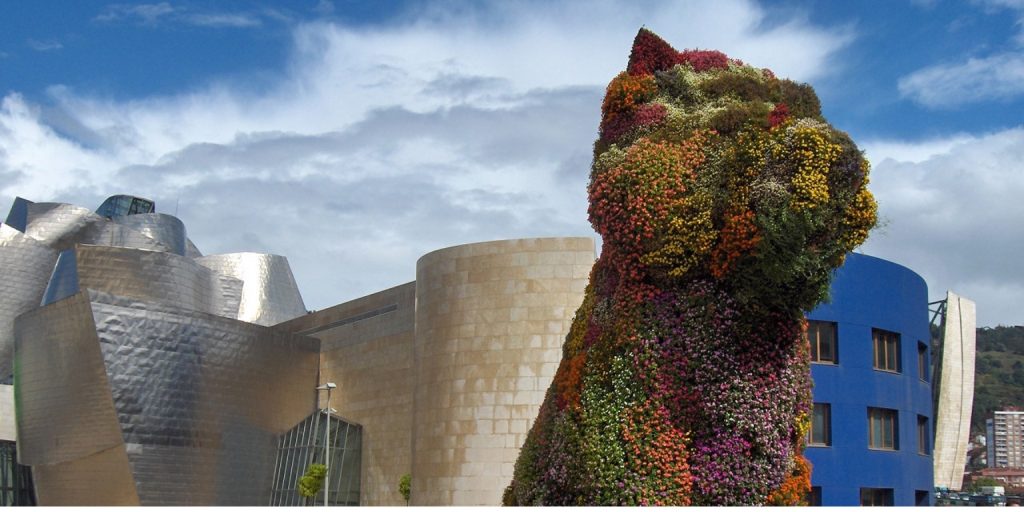 Il cucciolo di Jeff Koons a Bilbao: Un'icona floreale a guardia del Guggenheim 1 Il cucciolo di Jeff Koons a Bilbao