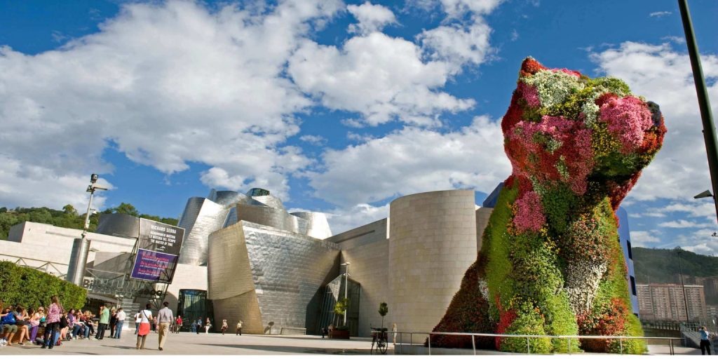 Il cucciolo di Jeff Koons a Bilbao: Un'icona floreale a guardia del Guggenheim 3 Il cucciolo di Jeff Koons a Bilbao