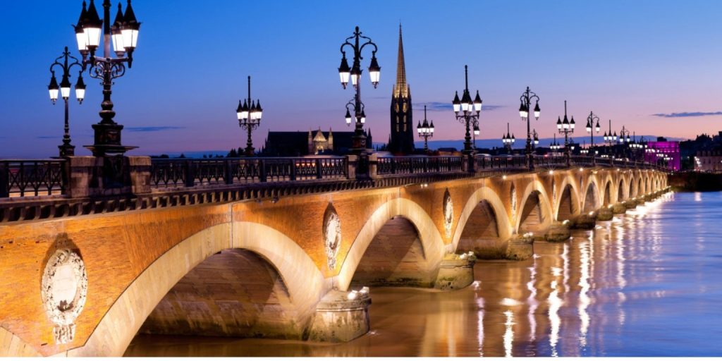 Pont de Pierre a Bordeaux: Un collegamento storico attraverso la Garonna 2 Pont de Pierre a Bordeaux