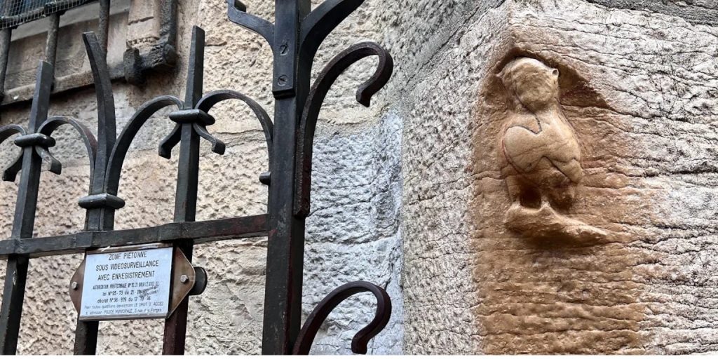La Chouette de Notre-Dame à Dijon : un brin de chance et un mystère persistant 1 Chouette de Notre-Dame à Dijon